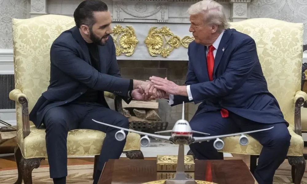 Imagen de: Bukele en la encrucijada: ¿Washington o Pekín?