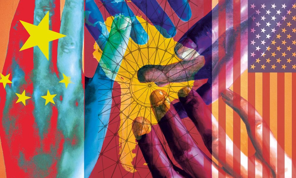 Collage de banderas de China, EE.UU. y manos representando América Latina